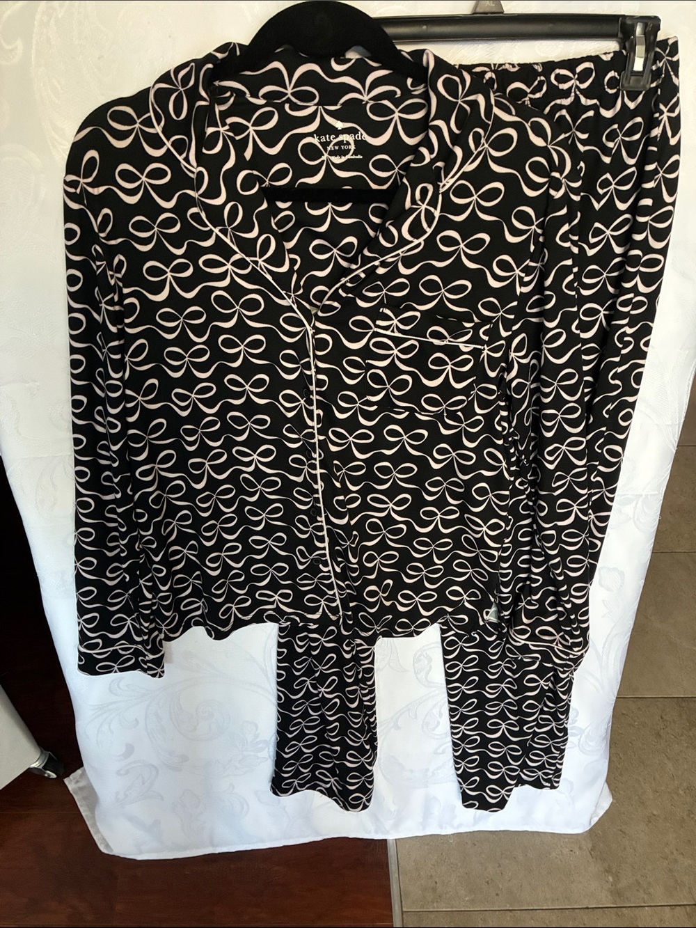 kate spade black and white bow-print pajama set